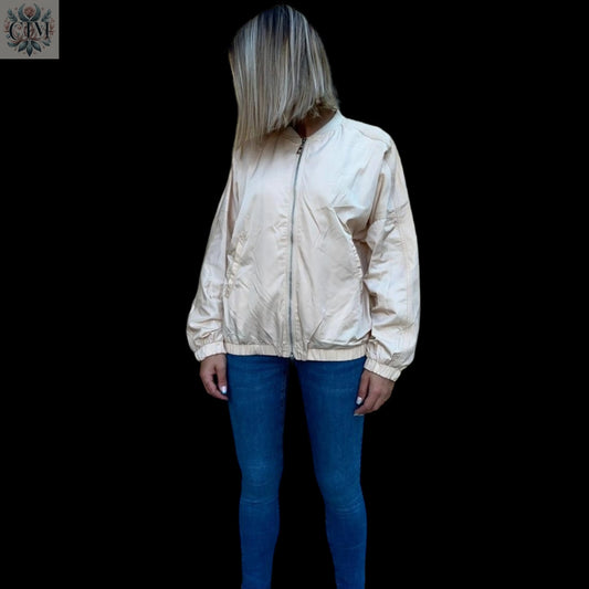 Blouson bomber beige Blouson  Blouson bomber Mi-saison Mode printemps / automne Vêtement féminin moderne  Feminine elegance  Spring/Fall fashion Urban chic style
