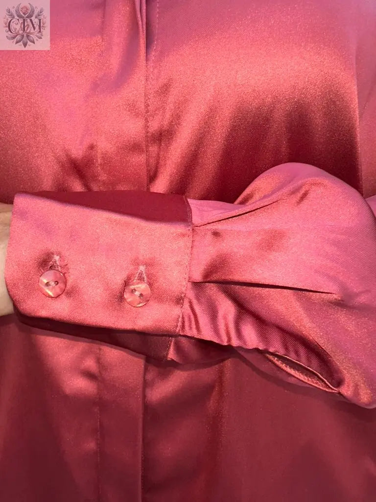 Chemisier satiné Effet soyeux Look chic et moderne Idéal pour le bureau ou une soirée Brillance subtile Satin blouse Chic and modern look Elegant style Silky effect Soft touch