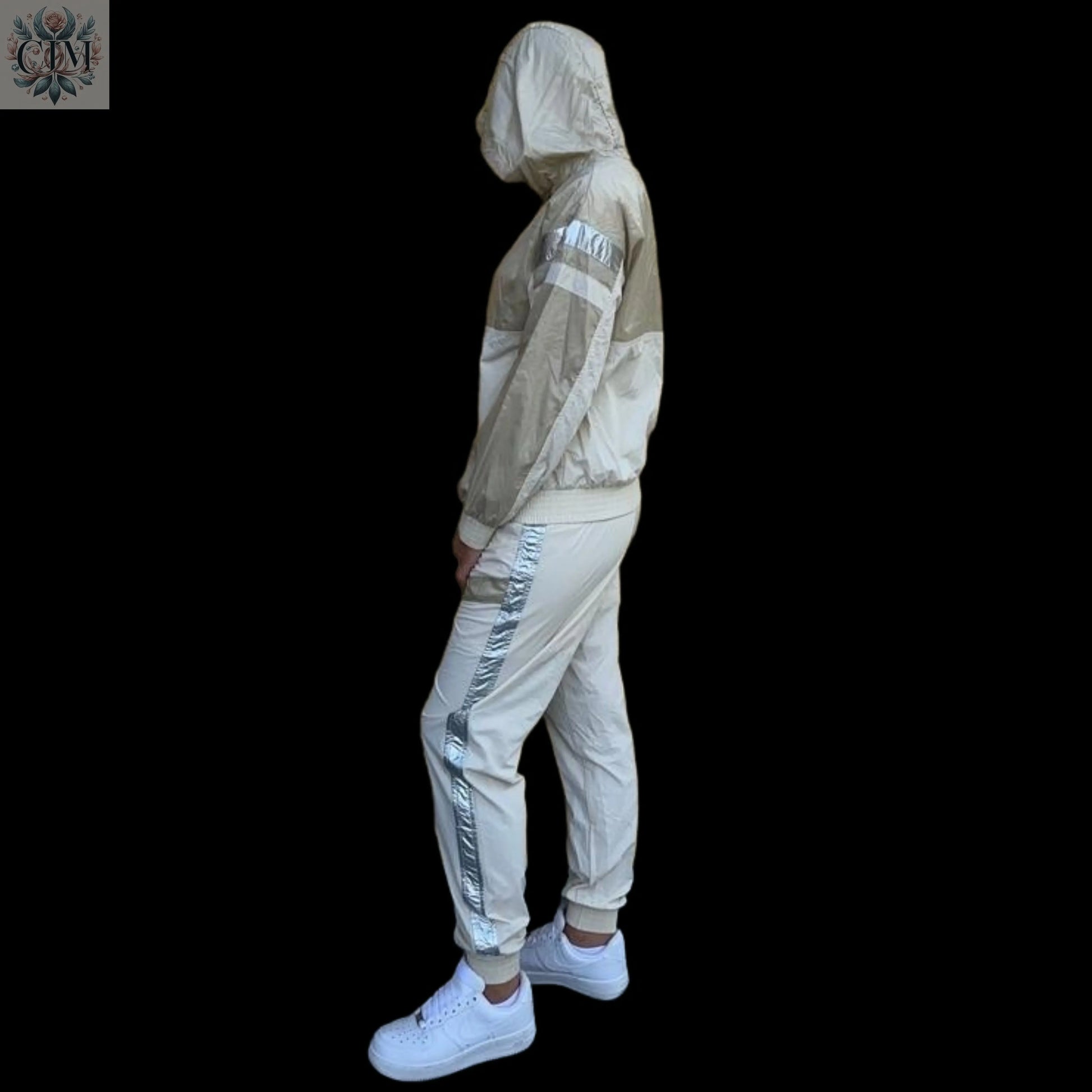 Survêtement réfléchissant beige Survêtement réfléchissant Ensemble sport chic Tendance Ensemble deux pièces Streetwear féminin  Ensemble jogging femme  Look confortable et stylé Loungewear tendance Survêtement avec capuche 