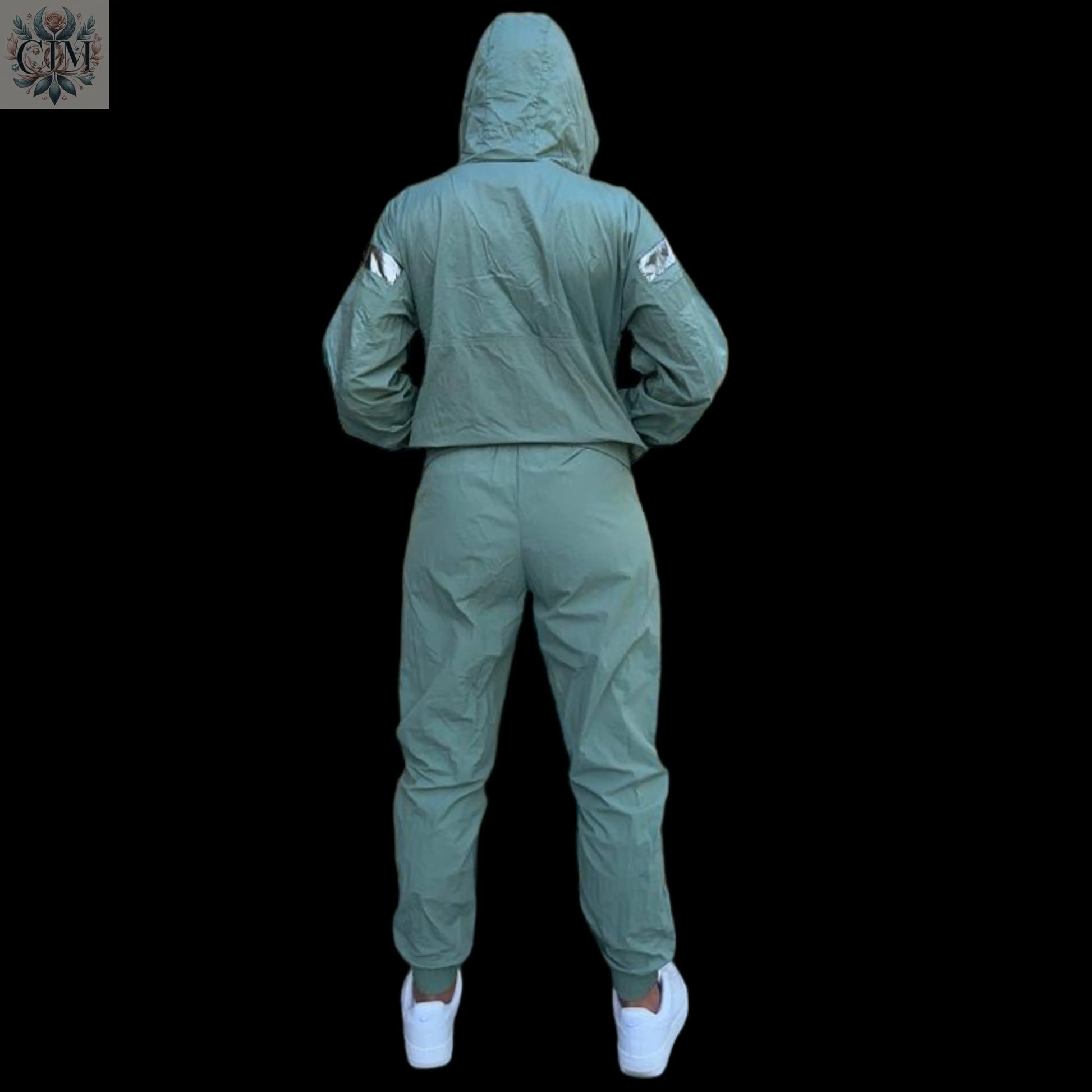 Survêtement réfléchissant kaki Survêtement réfléchissant kaki  Survêtement réfléchissant Ensemble sport chic Tendance Ensemble deux pièces Streetwear féminin  Ensemble jogging femme  Look confortable et stylé Loungewear tendance Survêtement avec capuche 