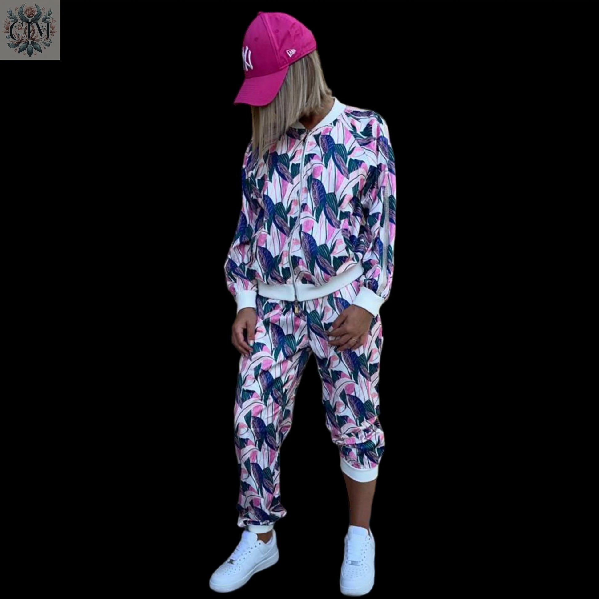 Ensemble floral viscose Style chic décontracté Tenue casual chic Jogging féminin Look pastel fleuri Printed loungewear Feminine streetwear Stylish comfort wear
