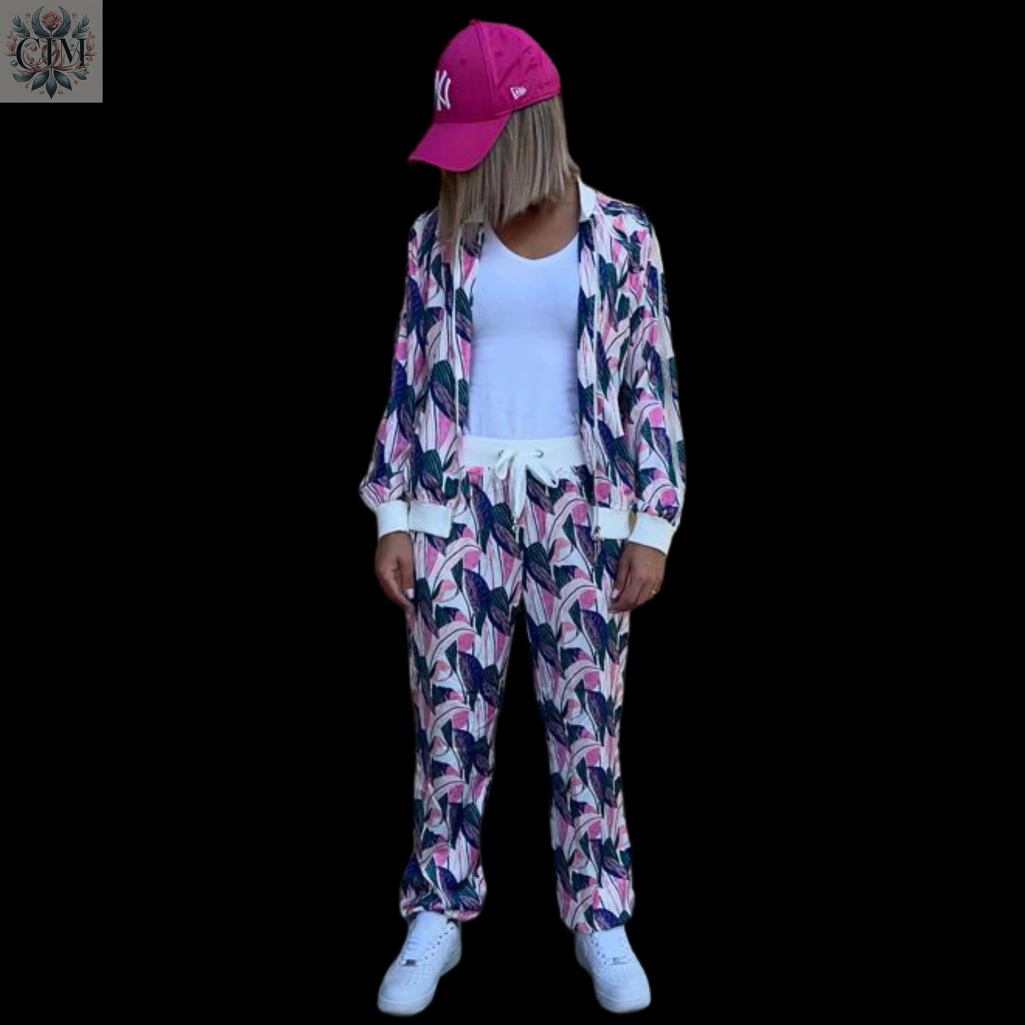 Ensemble floral viscose Style chic décontracté Tenue casual chic Jogging féminin Look pastel fleuri Printed loungewear Feminine streetwear Stylish comfort wear
