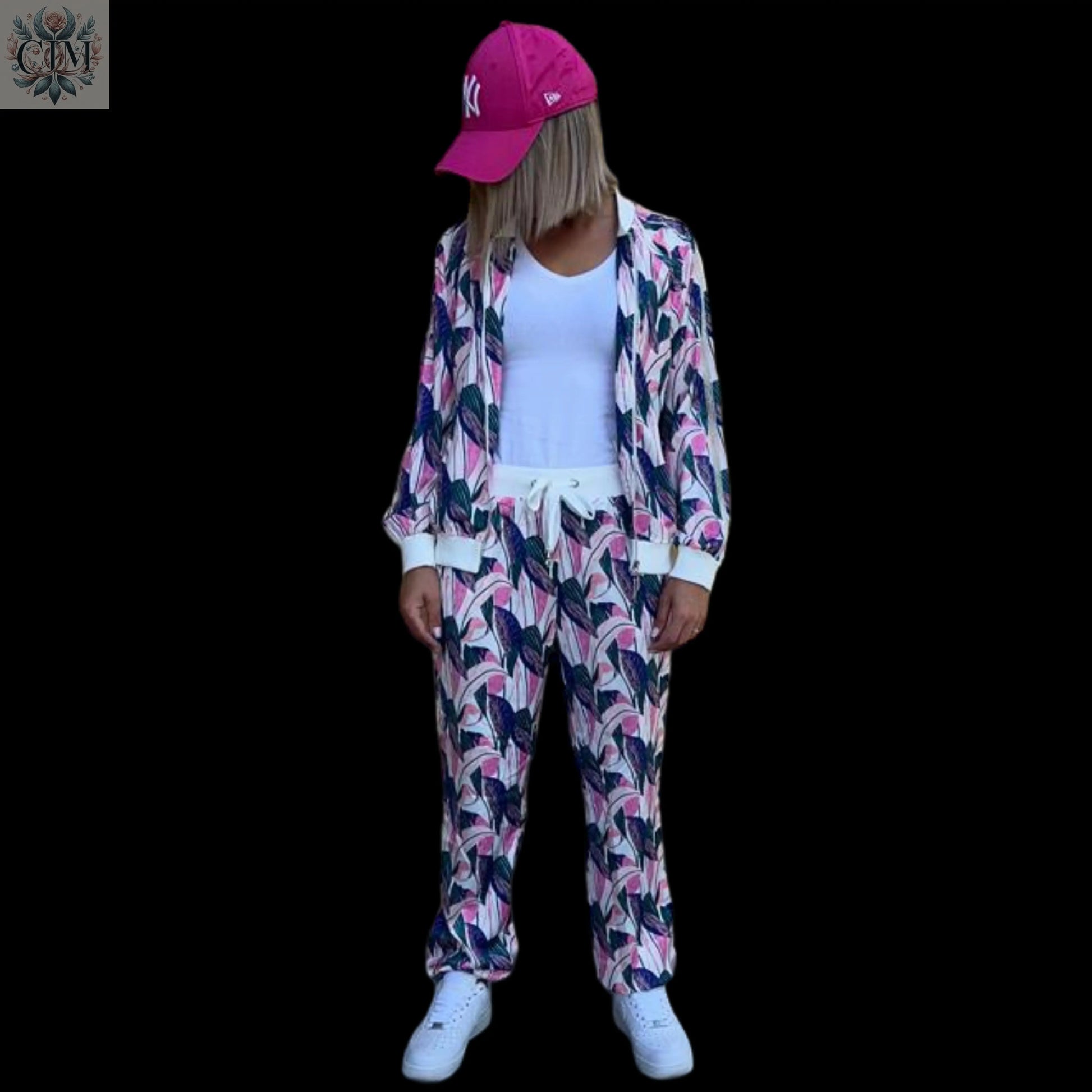 Ensemble floral viscose Style chic décontracté Tenue casual chic Jogging féminin Look pastel fleuri Printed loungewear Feminine streetwear Stylish comfort wear
