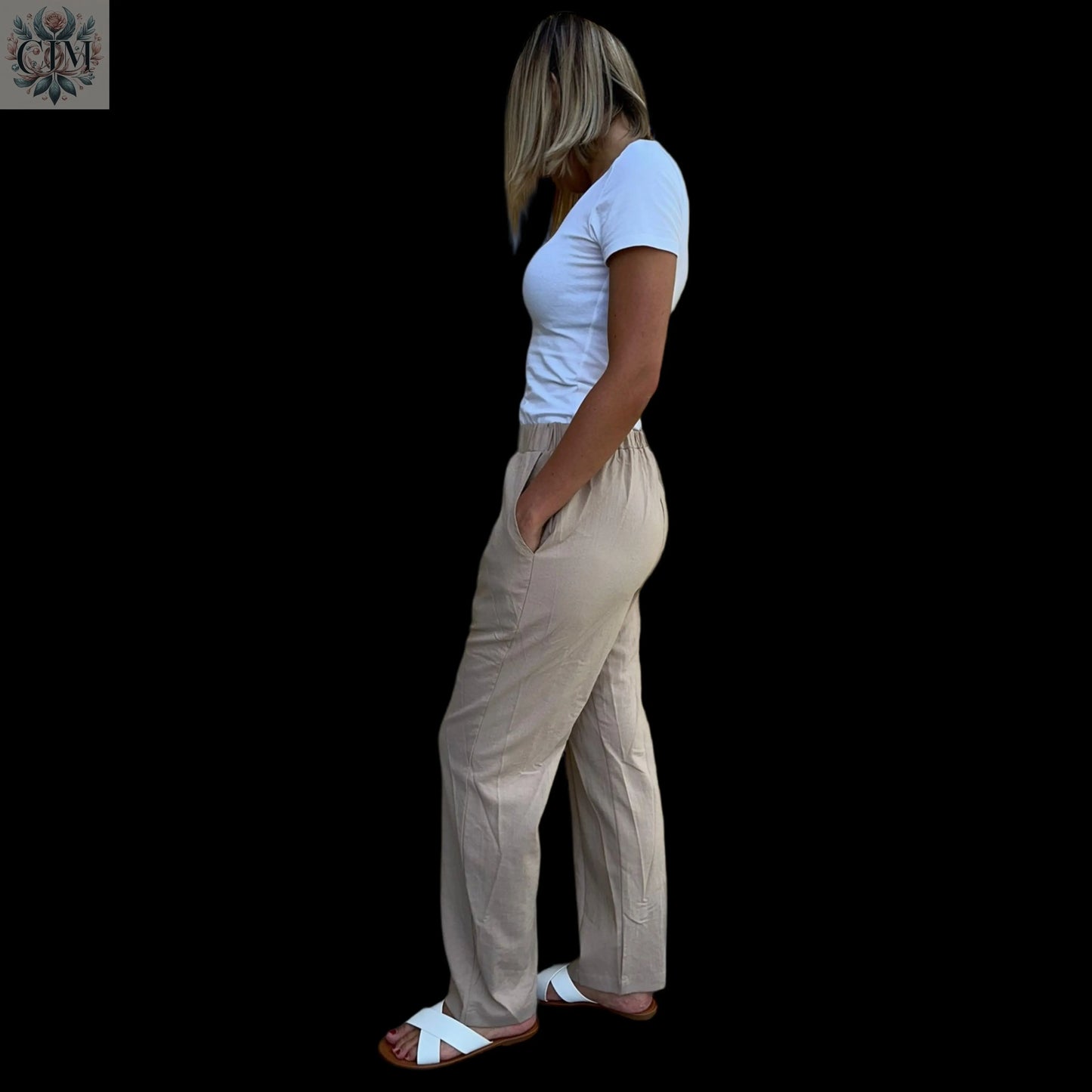 Pantalon fluide beige Tenue habillée ou décontractée Élégance intemporelle Coupe flatteuse Mode femme  Vêtements élégants  Look personnalisable Détails soignés  Women's fashion Elegant clothing Chic style​  Trendy fashion Mode tendance