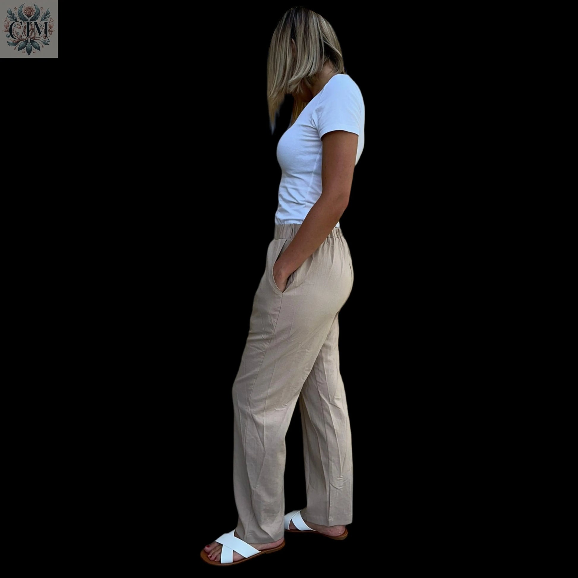 Pantalon fluide beige Tenue habillée ou décontractée Élégance intemporelle Coupe flatteuse Mode femme  Vêtements élégants  Look personnalisable Détails soignés  Women's fashion Elegant clothing Chic style​  Trendy fashion Mode tendance