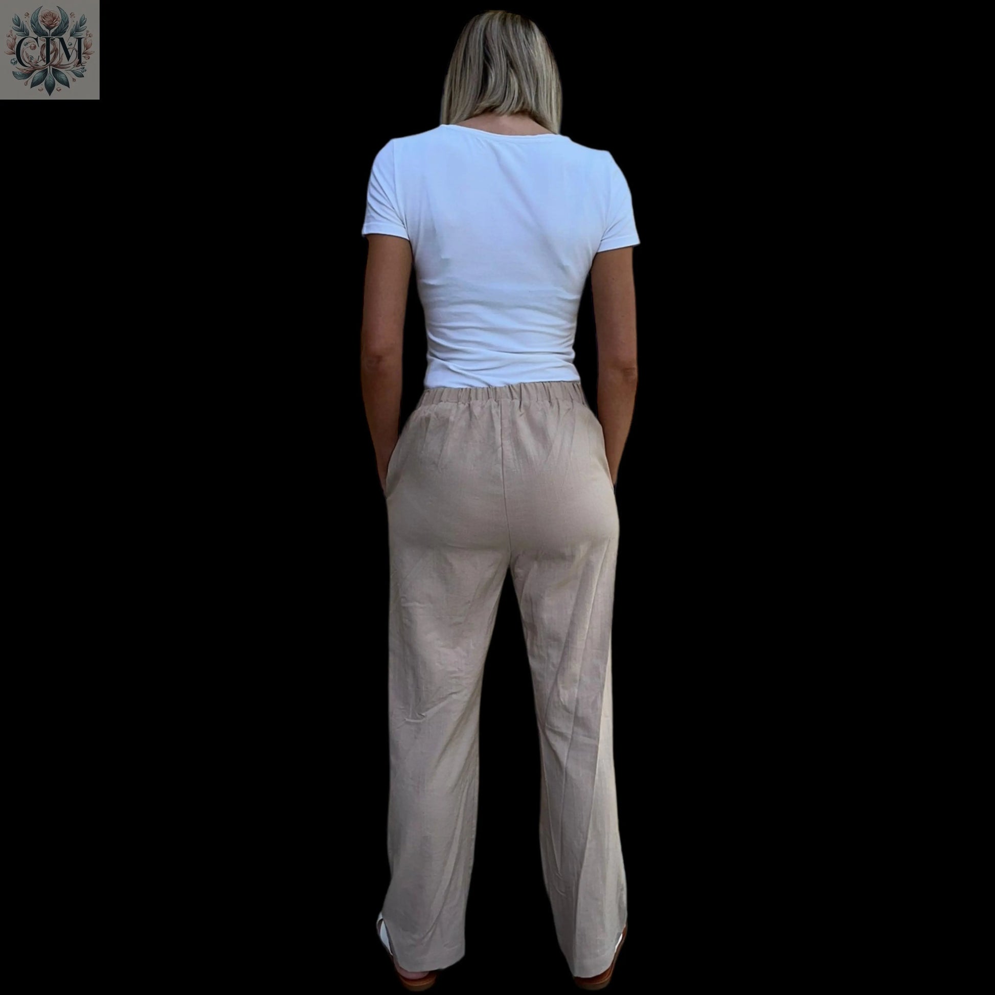 Pantalon fluide beige Tenue habillée ou décontractée Élégance intemporelle Coupe flatteuse Mode femme  Vêtements élégants  Look personnalisable Détails soignés  Women's fashion Elegant clothing Chic style​  Trendy fashion Mode tendance