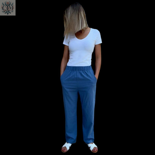 Tenue habillée ou décontractée Élégance intemporelle Coupe flatteuse Mode femme  Vêtements élégants  Look personnalisable Détails soignés  Women's fashion Elegant clothing Chic style​  Trendy fashion Mode tendance