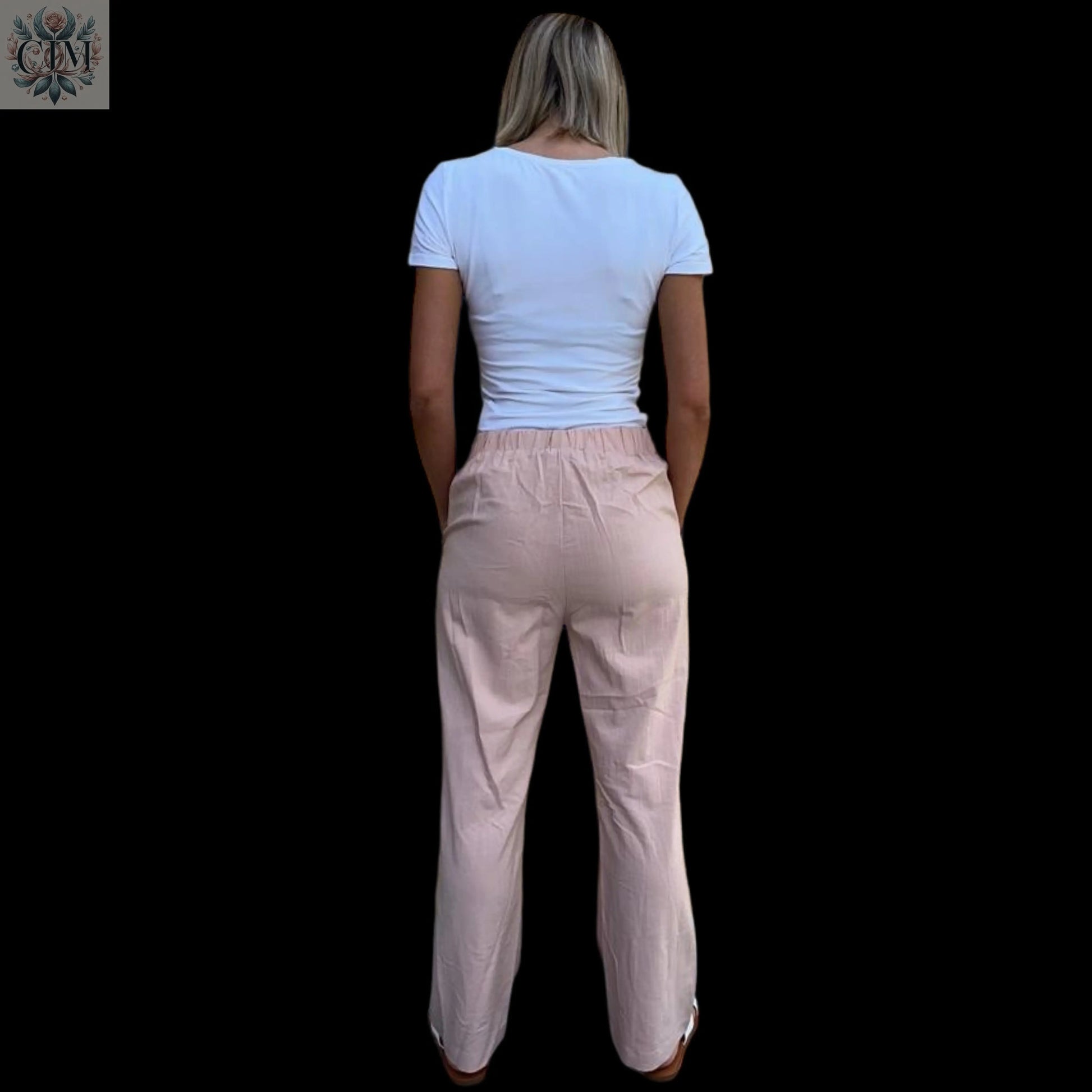 Pantalon fluide rose poudré Tenue habillée ou décontractée Élégance intemporelle Coupe flatteuse Mode femme  Vêtements élégants  Look personnalisable Détails soignés  Women's fashion Elegant clothing Chic style​  Trendy fashion Mode tendance