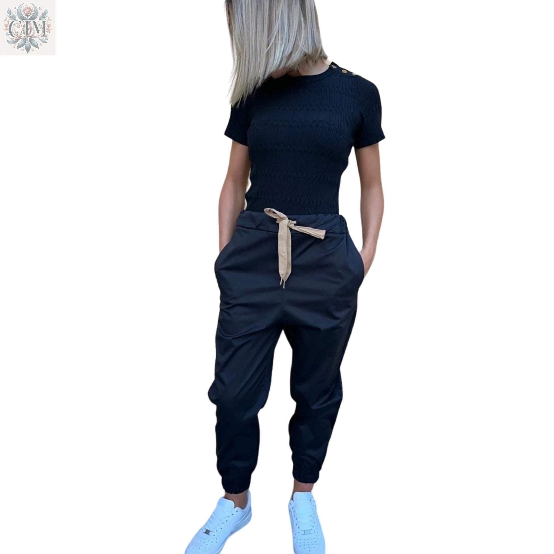 Pantalon noir noeud Élégance décontractée Coton stretch Féminin et chic Silhouette flatteuse Coupe confortable Taille ajustable Black pants Versatile look Casual elegance Modern style Stretch cotton Feminine and chic
