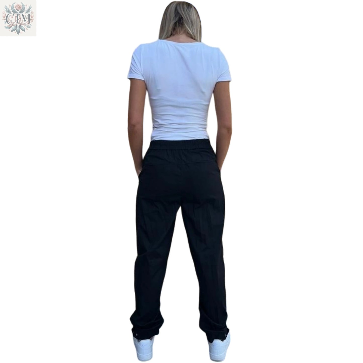 Pantalon carotte noir 100% coton Élégance intemporelle Look personnalisable Tenue habillée ou décontractée  Boutons-pression chevilles Modern style  Timeless elegance  Perfect fit Carrot pants 100% cotton
