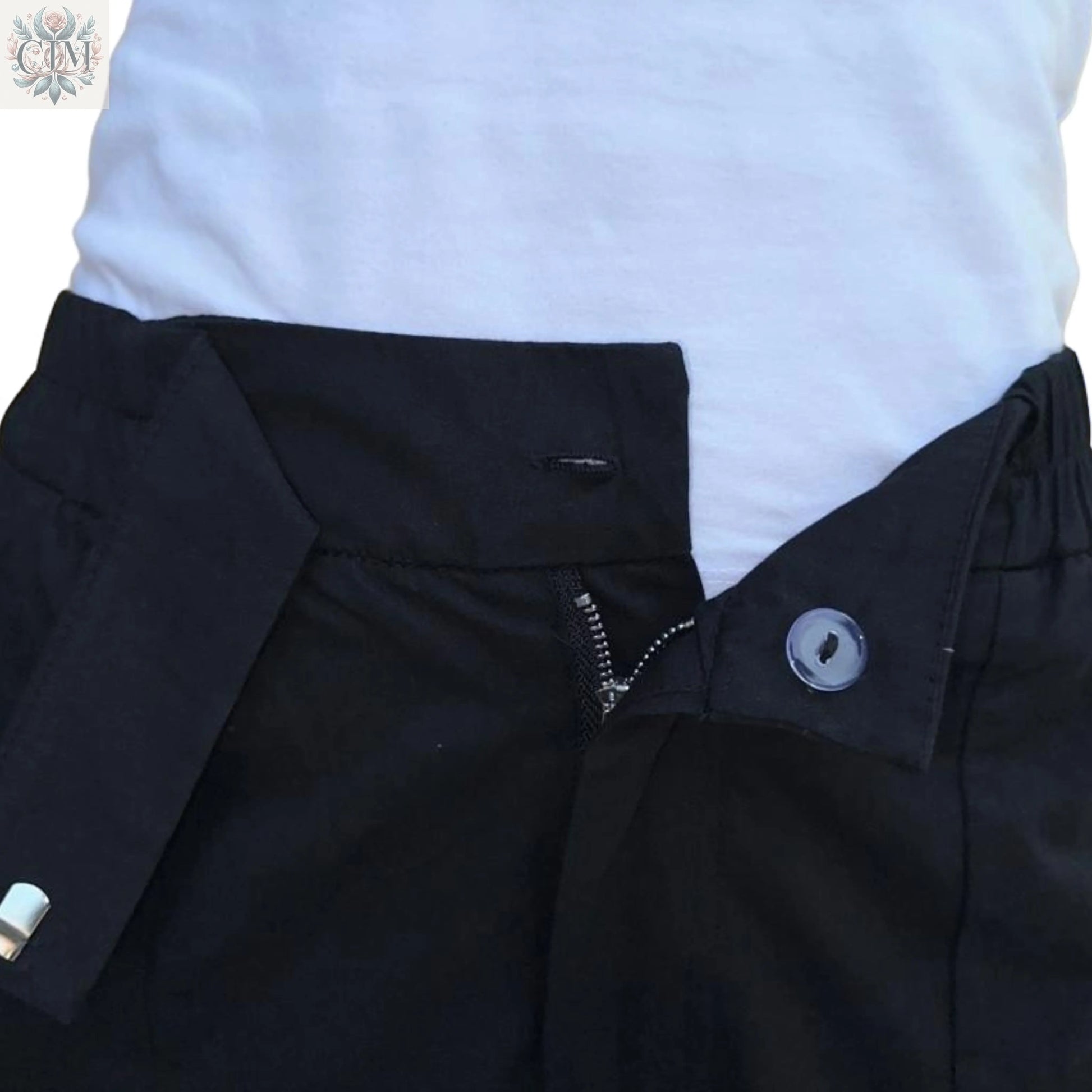 Pantalon carotte noir 100% coton Élégance intemporelle Look personnalisable Tenue habillée ou décontractée  Boutons-pression chevilles Modern style  Timeless elegance  Perfect fit Carrot pants 100% cotton