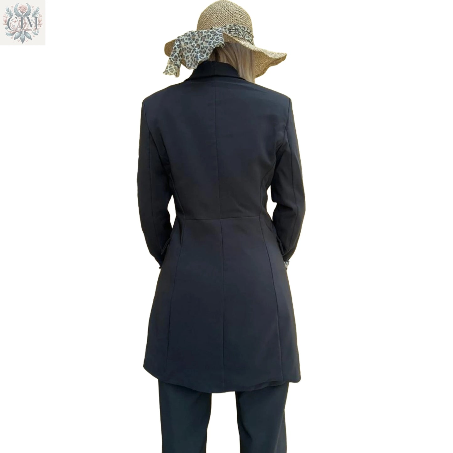 Veste tailleur léopard noire Pièce maîtresse du dressing Doublure léopard audacieuse Style chic et tendance Boutons noirs raffinés Coupe flatteuse Chic and bold Trendy leopard-print lining Feminine and empowered style Perfect for day-to-night looks