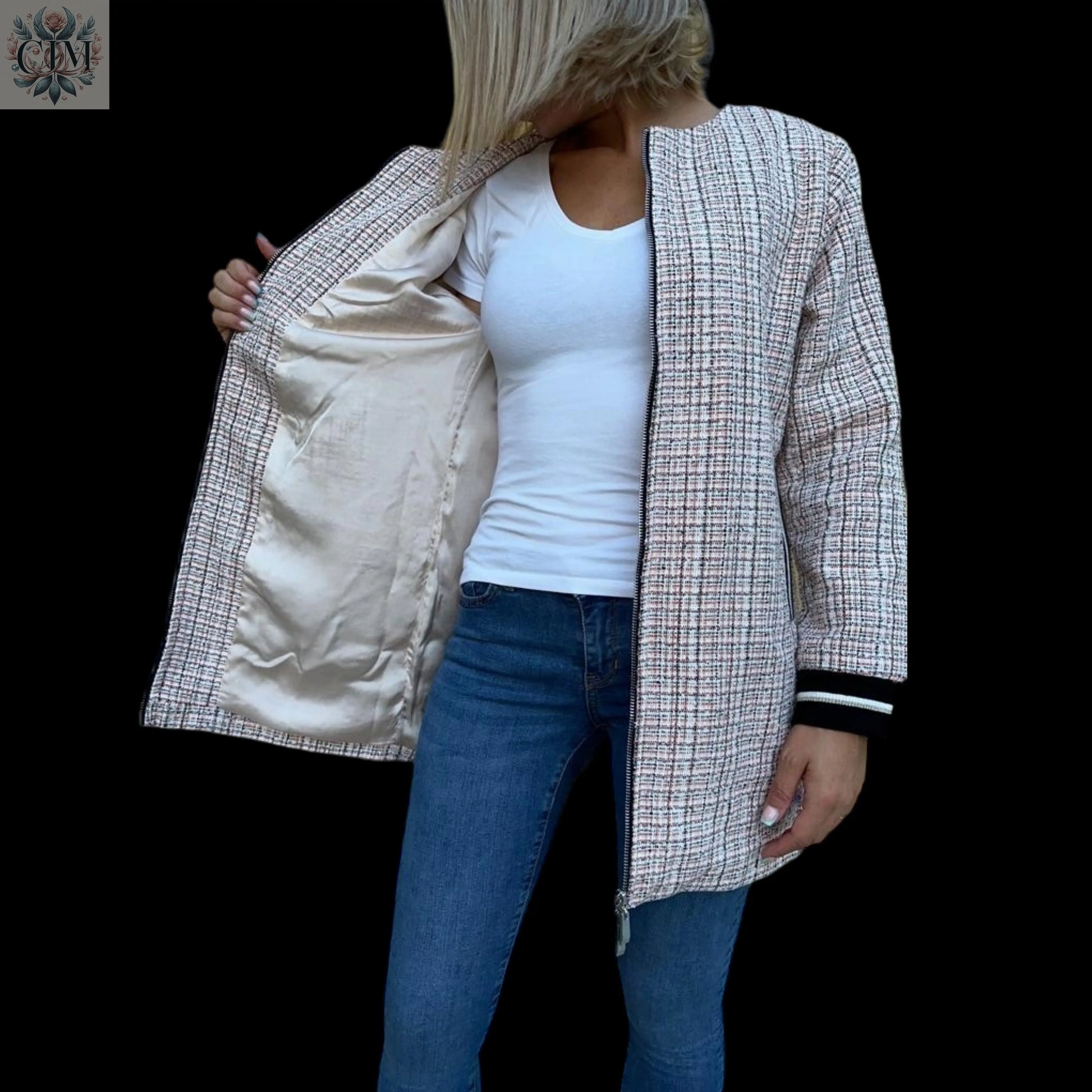 Veste tweed sportswear fil rouge Élégance classique  Fils rouges contrastants Veste mi-saison  Look casual chic Mode femme tendance Raffinement sportif Tweed jacket  Sportwear jacket  Chic and comfy jacket  Casual chic look  Trendy women's fashion